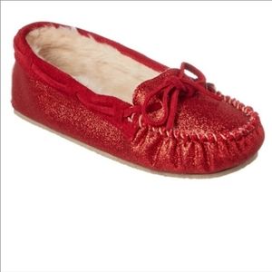 NWOB Minnetonka Cally Red glitter slippers